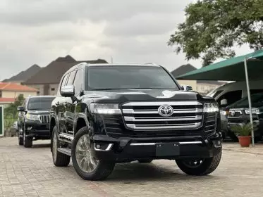 Toyota  Land Cruiser VXR V8