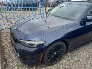 BMW 330i