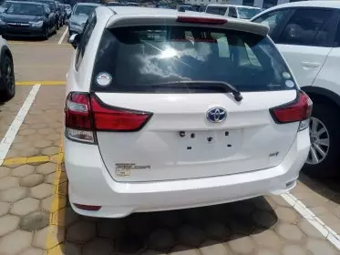 Toyota Fielder hybrid