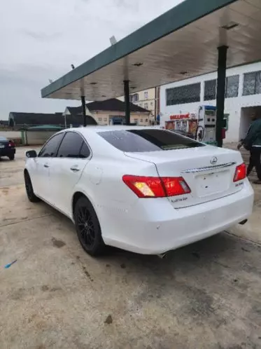 Lexus ES