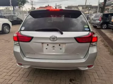 Toyota Fielder 