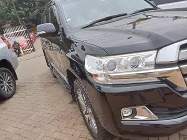 Toyota Land Cruiser V8
