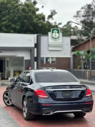Mercedes-Benz E 300