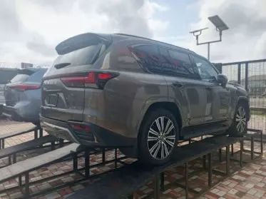 Lexus LX 600