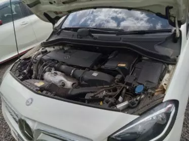 Mercedes-Benz B 180