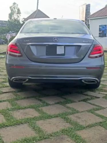 Mercedes-Benz E 300