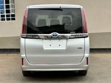 Toyota Noah Hybrid