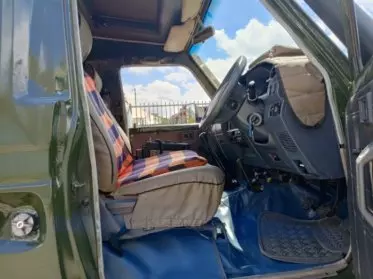 Toyota Land Cruiser 76 hard Top (9 Seater)