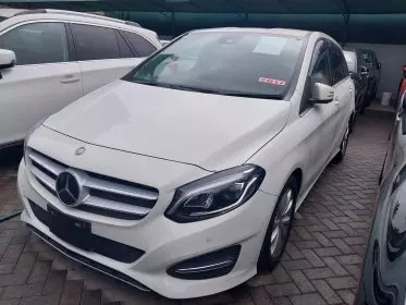 Mercedes-Benz B 180