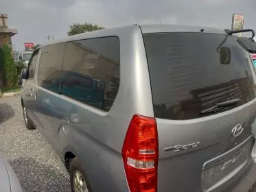 Hyundai H-1 Starex
