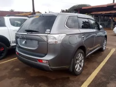 Mitsubishi OUTLANDER