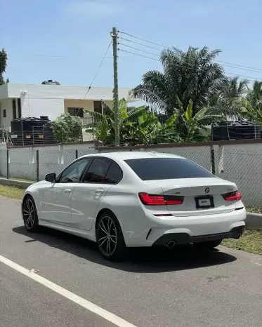 BMW 330i