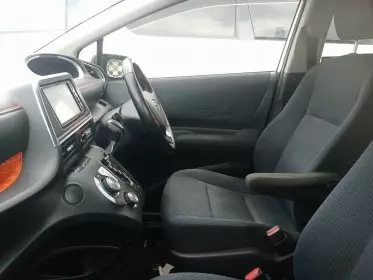 Toyota Sienta Hybrid
