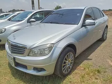 Mercedes-Benz C200