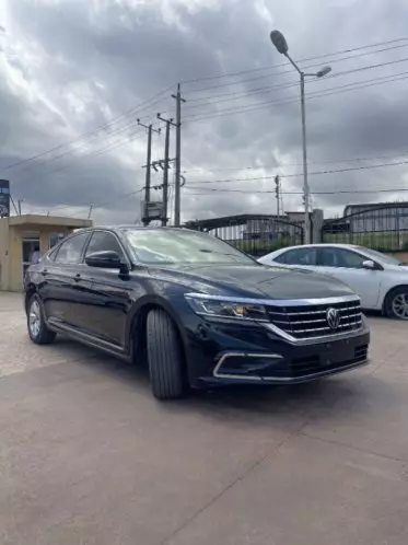 VOLKSWAGEN polo sedadan trend  ba ess