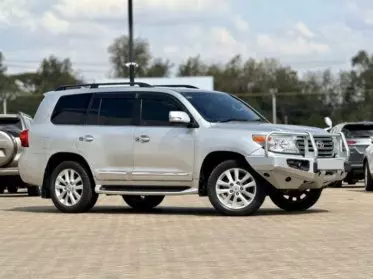 Toyota Land Cruiser V8