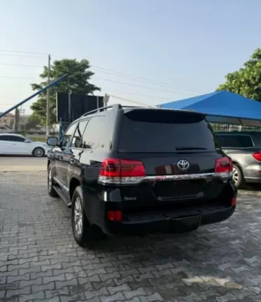 Toyota Landcruiser  V8