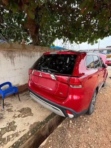 Mitsubishi OUTLANDER