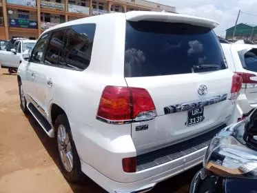 Toyota Landcruiser  V8