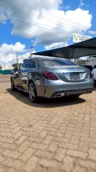 Mercedes-Benz C200