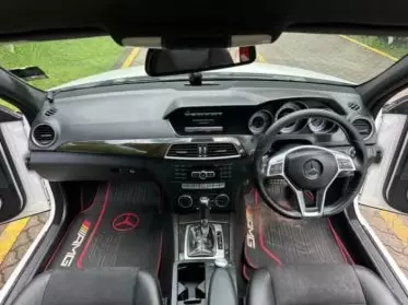 Mercedes-Benz C200