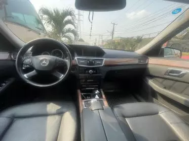 Mercedes-Benz E200