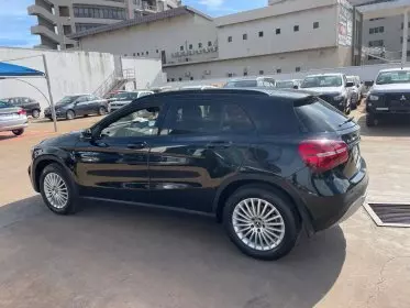 Mercedes-Benz GLA 220