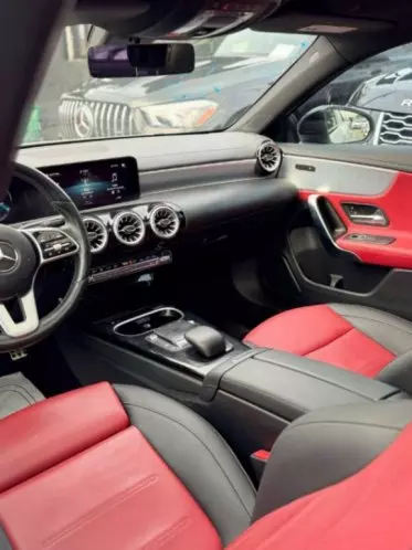 Mercedes-Benz A 220