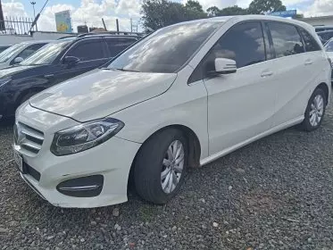 Mercedes-Benz B 180