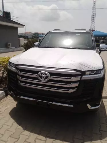 Toyota Landcruiser 300 VXR