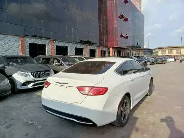 Chrysler 200
