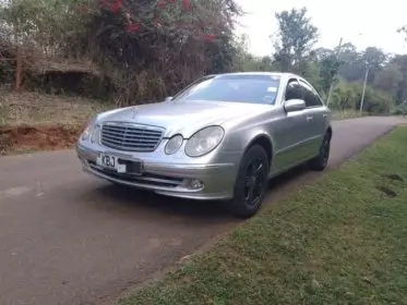 Mercedes-Benz E200
