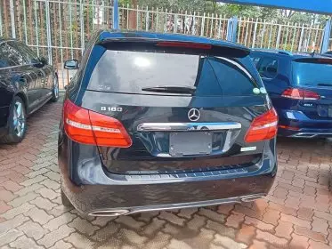 Mercedes-Benz B 180
