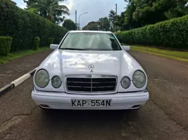 Mercedes-Benz E 240