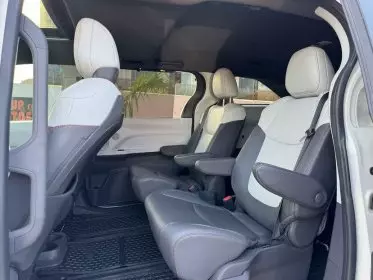 Toyota Sienta Hybrid 