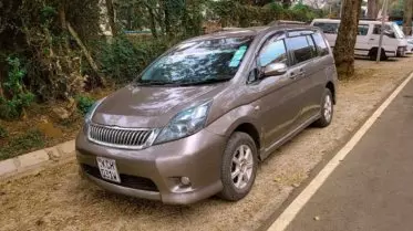 Toyota Isis 