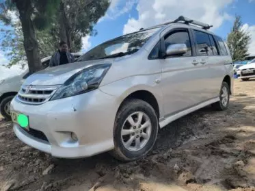 Toyota Isis 