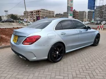 Mercedes-Benz C200