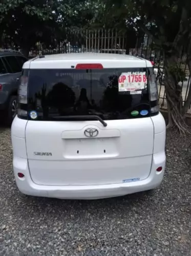 Toyota Sienta