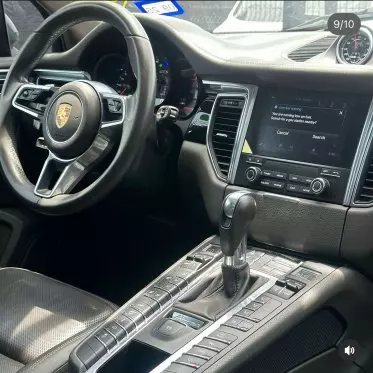 PORSCHE Macan