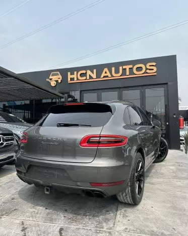PORSCHE Macan