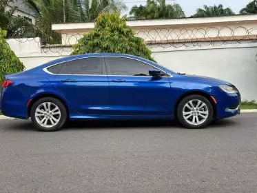 Chrysler 200