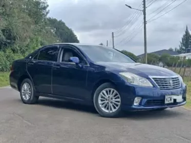 Toyota Crown Royal saloon 