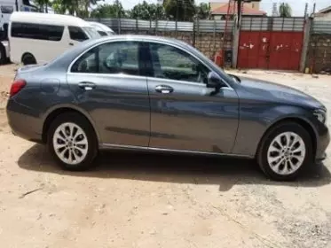 Mercedes-Benz C200