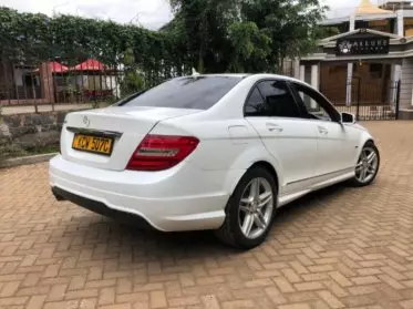 Mercedes-Benz C200
