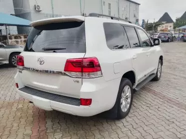 Toyota Land Cruiser V8