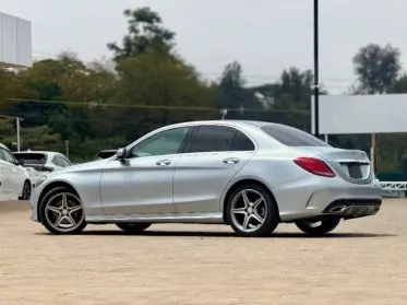 Mercedes-Benz C200