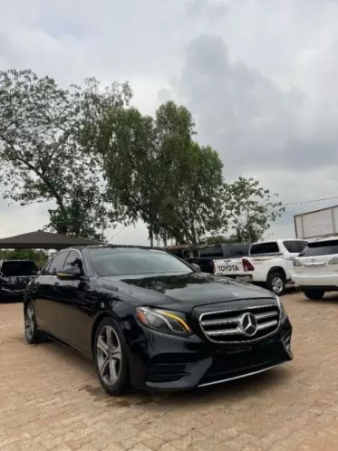 Mercedes-Benz E 300