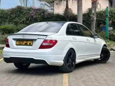 Mercedes-Benz C200