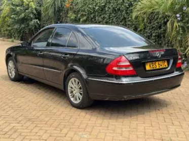 Mercedes-Benz E200